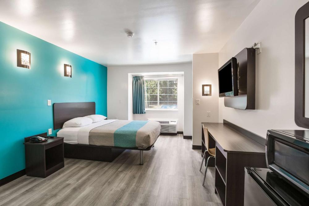 Queen Room - Non-Smoking interior